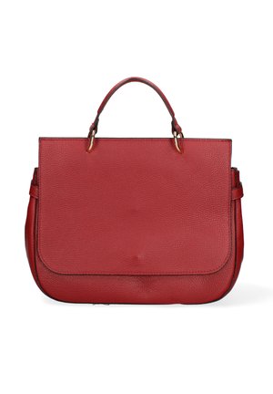 Rote Lederhandtasche mit Tragegriff oben, abgerundeten unteren Ecken und subtiler Textur, dargestellt vor weißem Hintergrund.