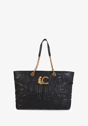 Bolso tote de cuero negro con logo embossado, asas de cadena doradas y un acento decorativo de leopardo dorado. Diseño estructurado con amplio espacio.