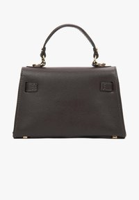 Hnědá kožená kabelka s pevnou konstrukcí, horním uchycením, texturovaným povrchem a zlatými kovovými doplňky. Spodní část má ochranné nožičky.