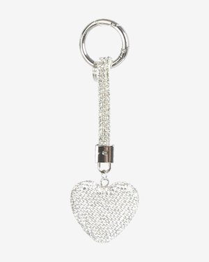Μπρελόκ ασημένια καρδιά με υφή, που διαθέτει αλυσίδα διακοσμημένη με διαυγείς στρας και κυκλικό μεταλλικό δαχτυλίδι.