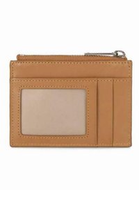 Portefeuille en cuir tan avec une fenêtre pour ID transparente et plusieurs emplacements pour cartes. Comprend une poche zippée sur le dessus et des coutures visibles.