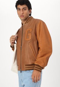 GANT 75TH ANNIVERSARY CAPSULE - LEATHER VARSITY JACKET - Nahkjakk - brown sugar