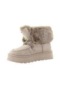 Beżowe botki do kostki z mankietem z futerka, zamszową powierzchnią, okrągłym noskiem i fakturowaną podeszwą na platformie. Posiadają regulowane wiązanie na sznurowadła oraz detal z logo.