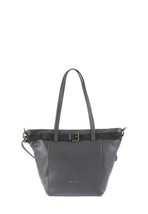 Sac en cuir gris avec une finition texturée, deux poignées et une sangle contrastante foncée avec un détail de boucle en or et un logo.