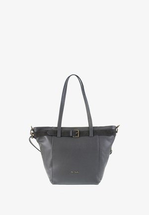 Grijze leren totebag met een gestructureerde afwerking, dubbele handvatten en een contrasterende donkerkleurige strap met een gouden sluiting en logo.