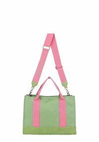 Sac fourre-tout en tissu vert avec des anses et des accents roses. Présente une forme structurée, deux poignées supérieures et une bandoulière amovible et réglable.