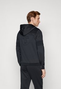 Sergio Tacchini MIHON TRACKTOP - Sudadera con cremallera - black
