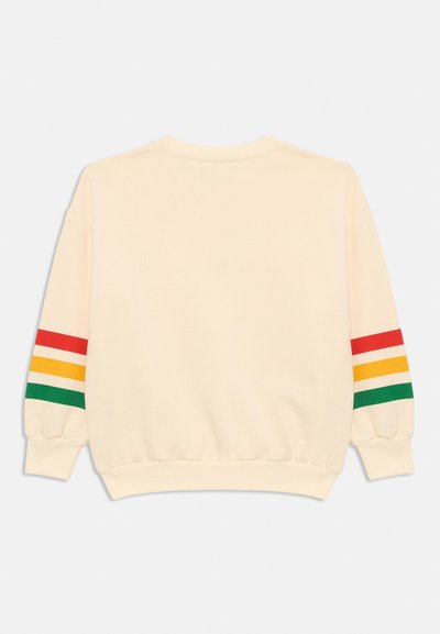 Cremfarbener Sweatshirt mit gerippten Bündchen und Saum. Besitzt auffällige, horizontale Streifen in Rot, Gelb, Grün und Weiß an beiden Ärmeln.