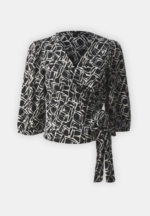 Zwart-witte wikkeltop met gepofte mouwen, voorzien van een geometrisch patroon en een zijstrikdetail. Gemaakt van lichtgewicht, gewafeld stof.