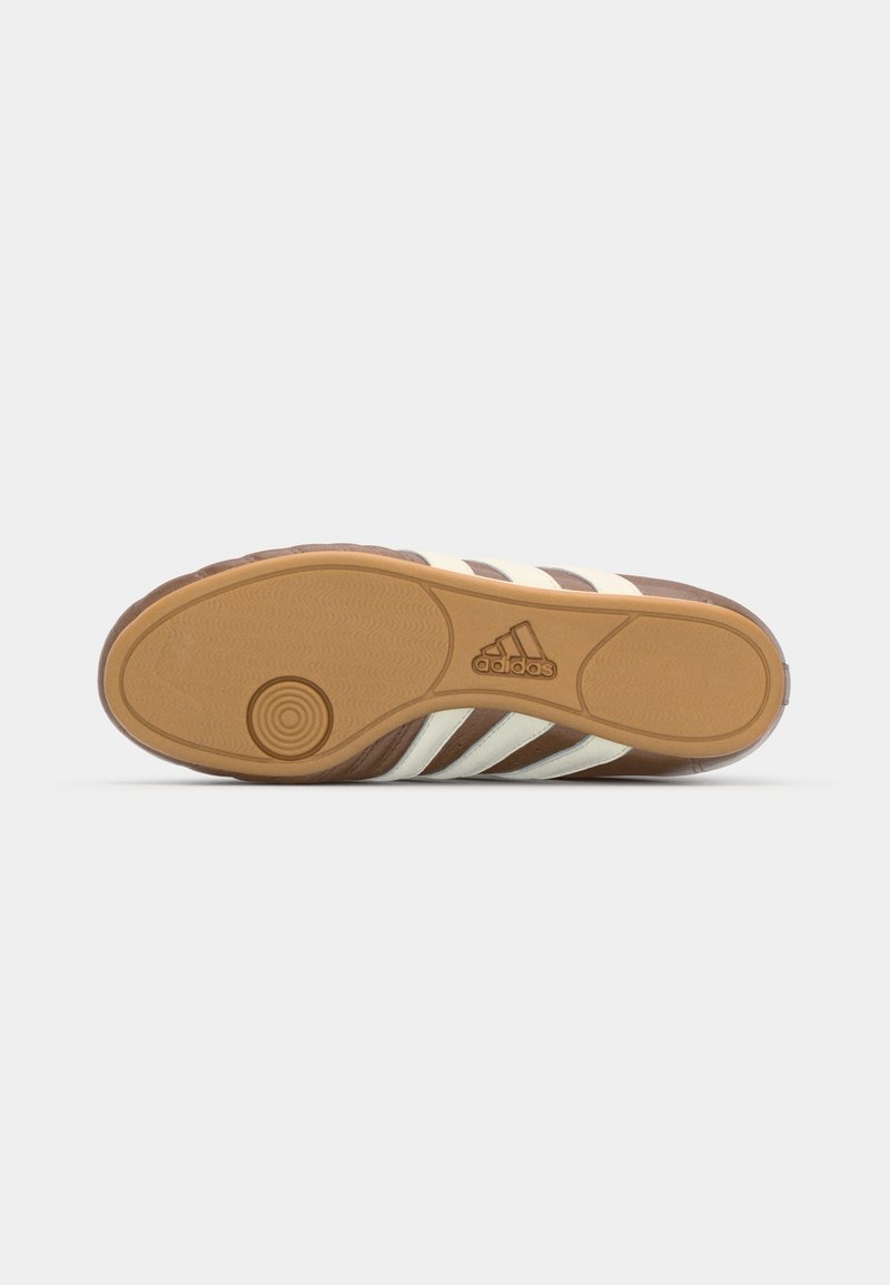 adidas Originals TAEKWONDO - Zapatos sin cordones - preloved brown/off white