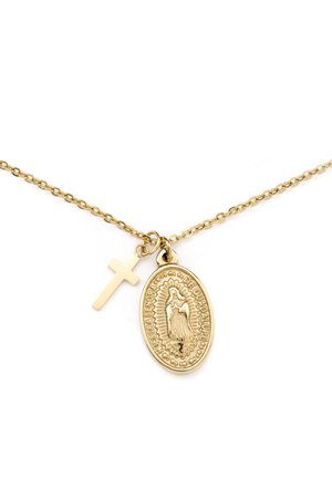 Gouden ketting met klein kruisje en ovale religieuze medaillon met afbeelding van de Maagd van Guadalupe.
