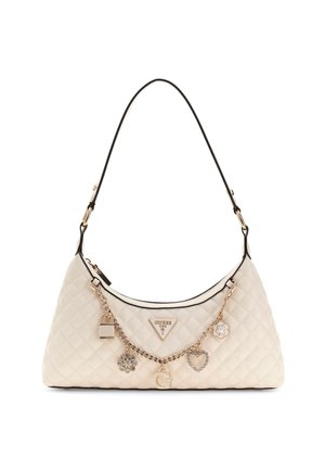 Borsa a tracolla crema trapuntata con silhouette curva, rifiniture nere, accessori in oro, dettagli in catena e charm decorativi, inclusi un lucchetto e un fiore.