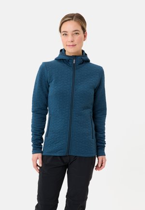 Veste en polaire matelassée bleue avec capuche, fermeture éclair à l'avant et deux poches latérales. Présente une finition texturée et des manches longues ajustées.