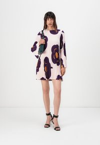 Marimekko FROSTI TUMMA - Rochie de zi - light pink/dark violet/brown