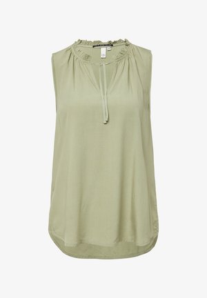Haut sans manches de couleur vert clair en tissu doux, avec un col froncé, une ouverture en forme de serrure et un ourlet arrondi avec des fentes sur les côtés.