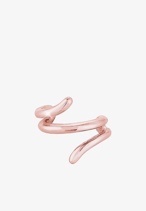 Anello avvolgente in oro rosa con un design fluido e intrecciato, caratterizzato da metallo liscio e lucido e curve morbide in tutto l'anello.