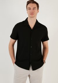 REGULAR FIT - Camicia - black