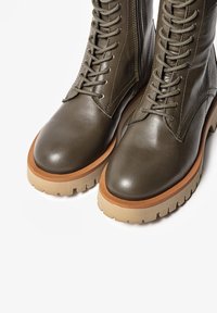 Inuovo Botines con cordones - khaki