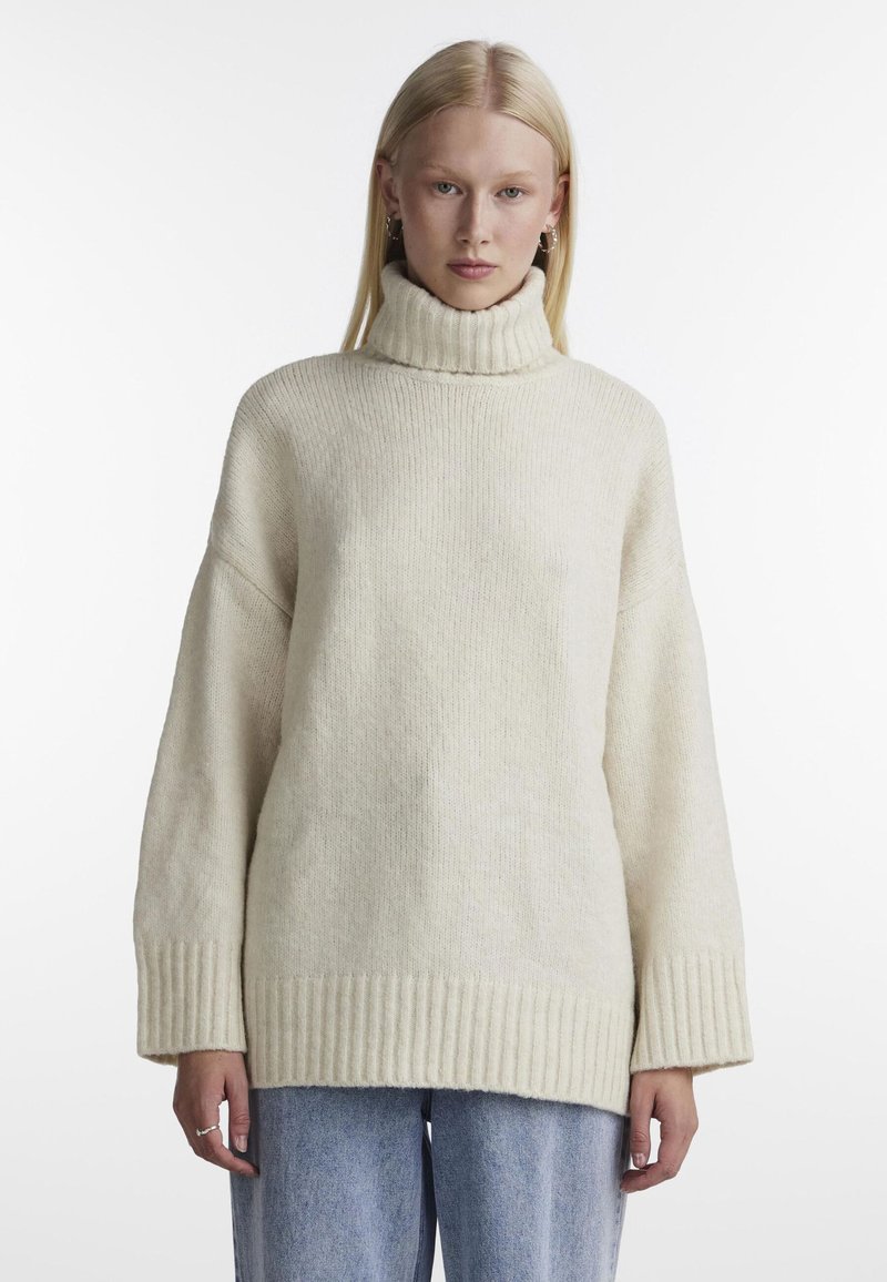 Pieces PCNANCY LS LOOSE ROLL NECK NOOS BC
 - Džemperis - birch
