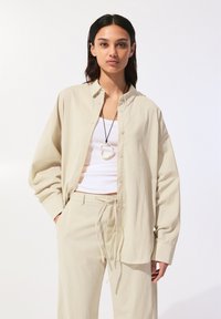 PULL&BEAR - OVERSIZE LONG SLEEVE - Hemdbluse - beige Thumbnail-Bild 1