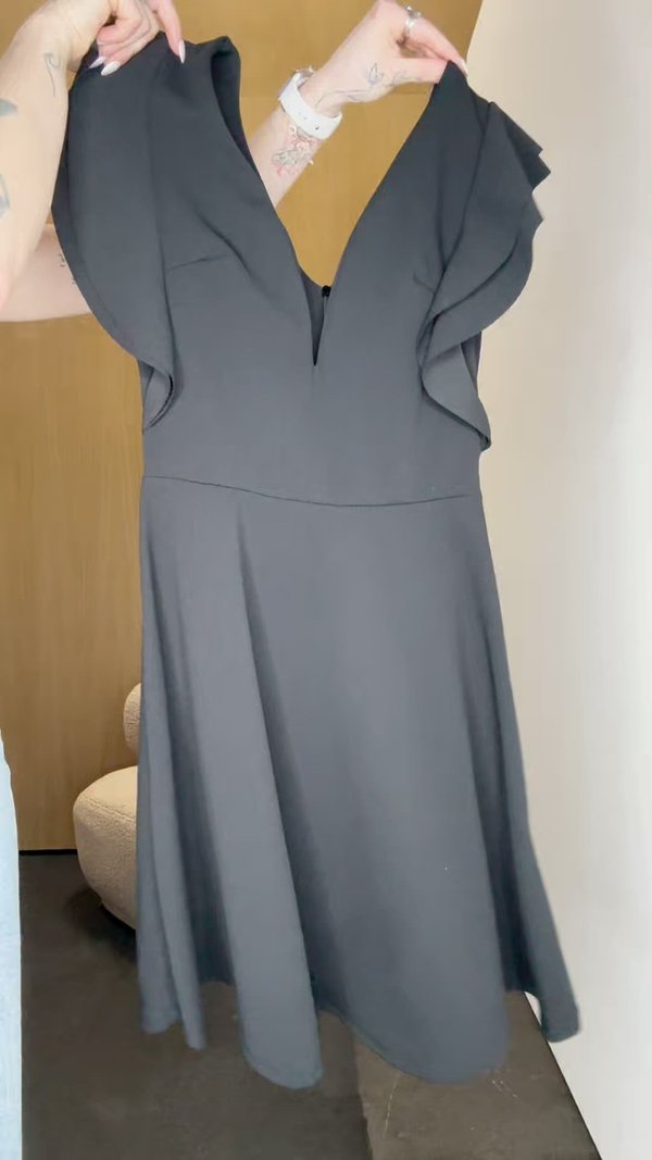 PLUNGE NECKLICE WITH FLUTTER SLEEVES DRESS - Day dress3