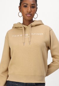 Tommy Hilfiger MDRN REG CORP LOGO  - Mikina - classic khaki