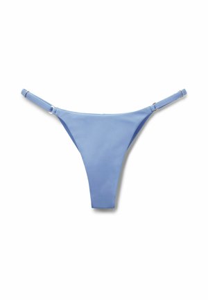 Hellblauer, verstellbarer Bikini-Slip mit dünnen Trägern und silbernen Metallschiebern vor weißem Hintergrund.