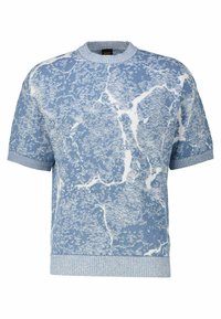Maglione azzurro a maniche corte con un motivo marmorizzato testurizzato bianco, caratterizzato da dettagli a coste sul colletto e sull'orlo.