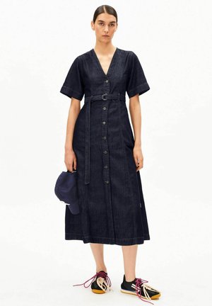 BELTED - Spijkerjurk - rinse