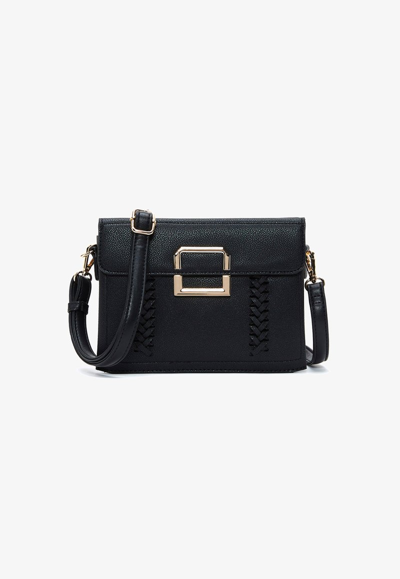 Czarna torebka o teksturowanej powierzchni, ze złotymi elementami ozdobnymi i plecionymi detalami po bokach. Posiada odpinany pasek, co zapewnia różnorodność noszenia.