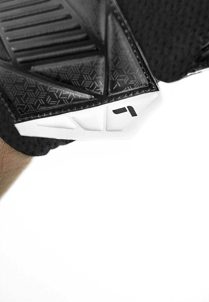 Reusch ATTRAKT INFINITY JUNIOR - Torwarthandschuh - black