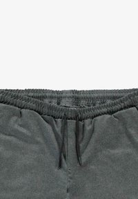 Grijze sweatshorts met een elastische tailleband, verstelbare trekkoord en zachte textuur. Voorzien van zijzakken en stikdetails.