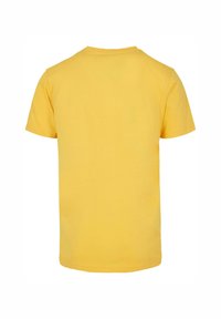 Žluté bavlněné tričko, krátké rukávy, kulatý výstřih, jednobarevný design, měkká textura, rovný lem, žádné grafiky ani ozdobné prvky.