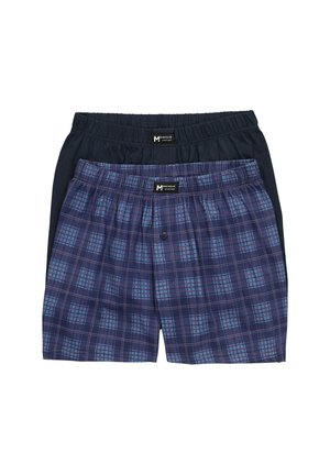 Zwei Herren-Boxershorts mit elastischem Bund, eine uni dunkelmarine und eine blaue mit rot-weißem Karo-Muster, jeweils mit Knopfleiste vorne.