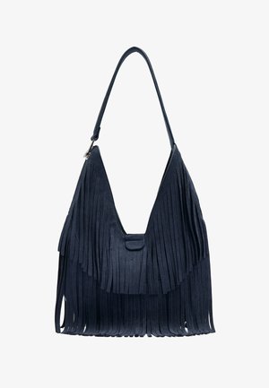 Czarna zamszowa torebka na ramię z długimi warstwami frędzli i pojedynczym paskiem, z magnetyczną klapką zamykającą.