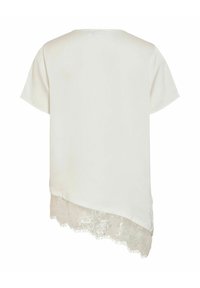 Haut blanc à manches courtes avec un ourlet asymétrique orné d'une délicate bordure en dentelle florale le long du bas.
