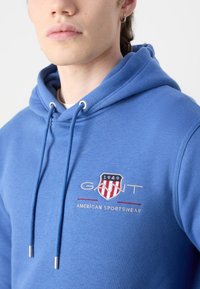 GANT MEDIUM ARCHIVE SHIELD HOODIE - Bluză de molton - rich blue