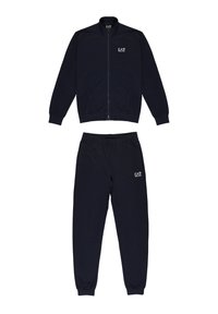 Tuta sportiva navy con giacca zip-up e pantaloni con cintura elastica, realizzata in tessuto morbido con accenti del logo EA7.