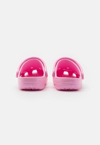 Crocs CLASSIC GLITTER - Klompe - flamingo
