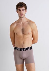 Calvin Klein Underwear INTENSE POWER 3 PACK - Uske bokserice - black/syrah/sand brown