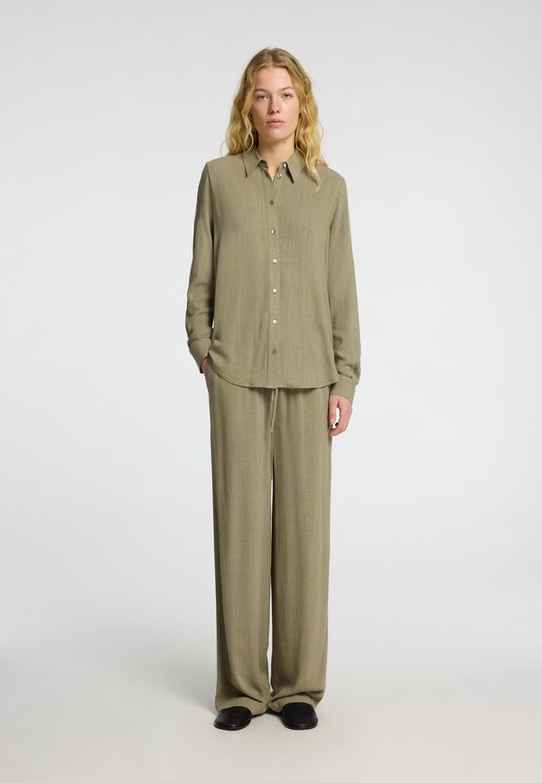 SLFVIVA GULIA LONG SUN - Trousers - vetiver2