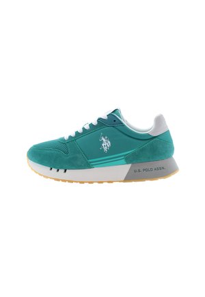 Zapatilla atlética en color azul verdoso, con material de malla y ante, cordones blancos, suela de goma y detalle de logo en el costado. Acento trasero en color gris contrastante.