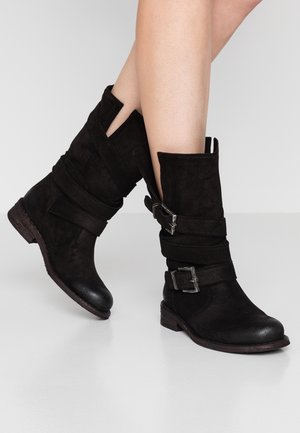 Kowbojki i obuwie motocyklowe