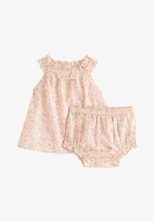 Lyserød blomsterprintet babykjole uden ærmer med flæsekant ved halsen og matchende elastiske bloomers i taljen.