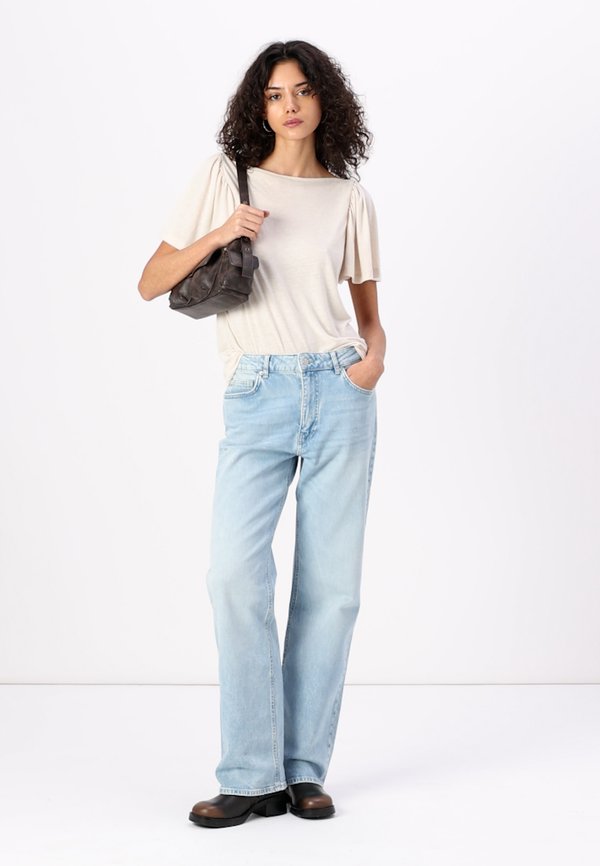 VALERIE - Relaxed fit jeans2
