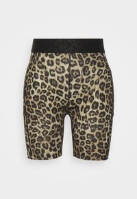 Szorty w panterkę z czarnym elastycznym pasem. Charakteryzują się gładką teksturą i długością do połowy uda, z kontrastującymi ciemnymi i jasnymi plamami.