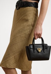 Unausgewählt, black