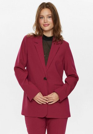 Ladící vínový blazer s jednokotoučovým zapínáním, klopovými límci a dvěma předními kapsami; hladká textura a přizpůsobený design.