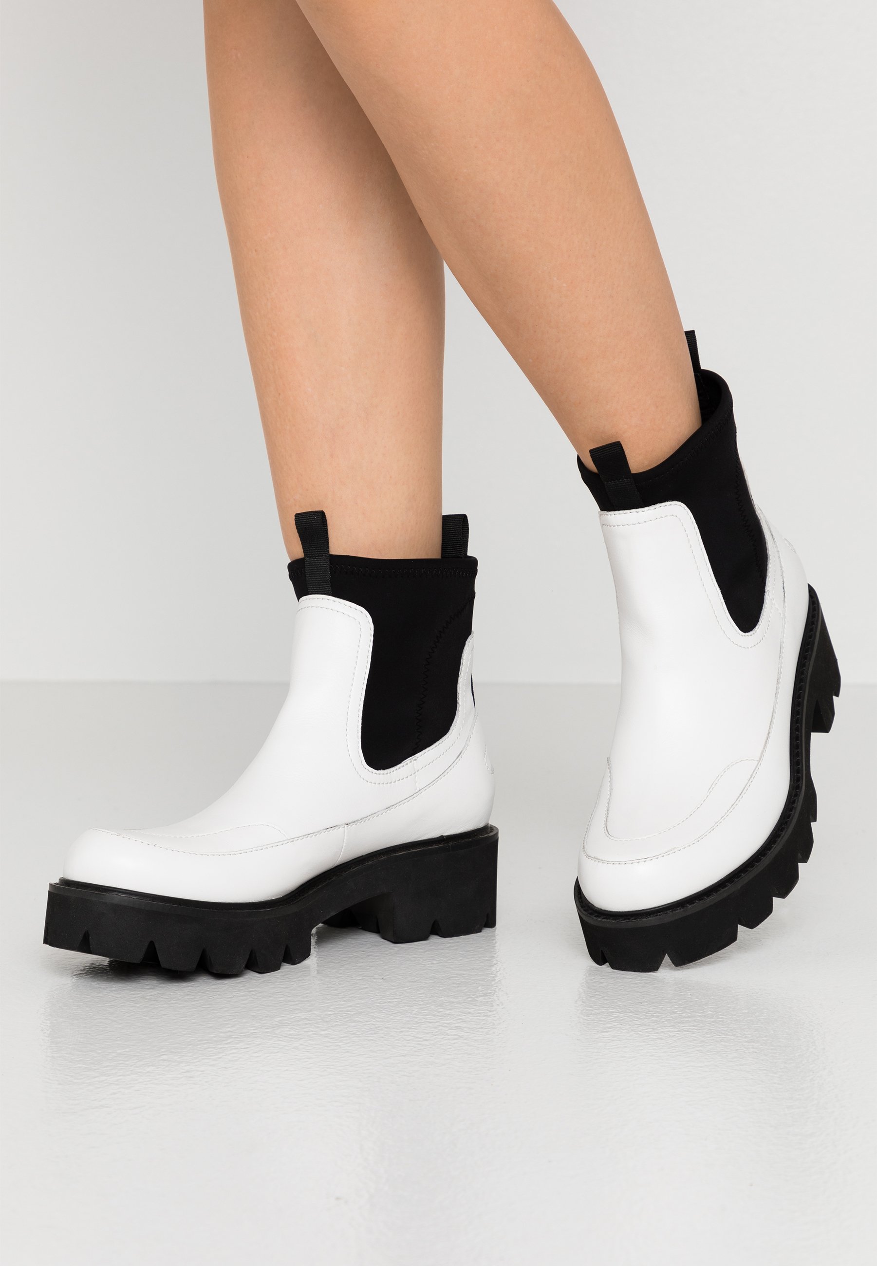 MILEY Enkellaarsjes met plateauzool white sugar MILEY Enkellaarsjes met plateauzool white sugar