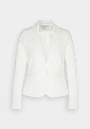 Blazer ajusté blanc en tissu doux, avec une fermeture à un bouton, des revers crantés et deux poches avant. Texture lisse et silhouette raffinée.